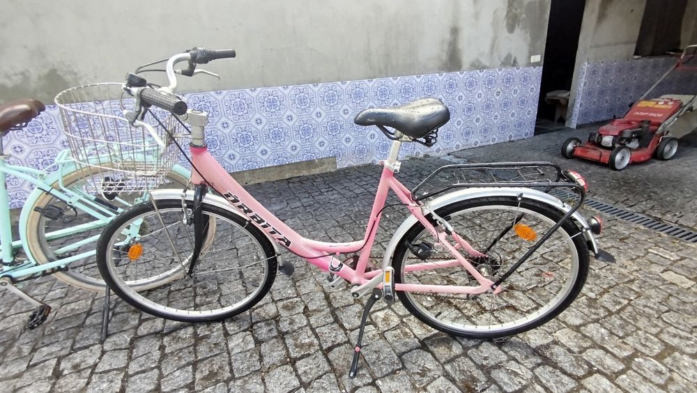 Bicicletas de cidade Orbita e Btwin