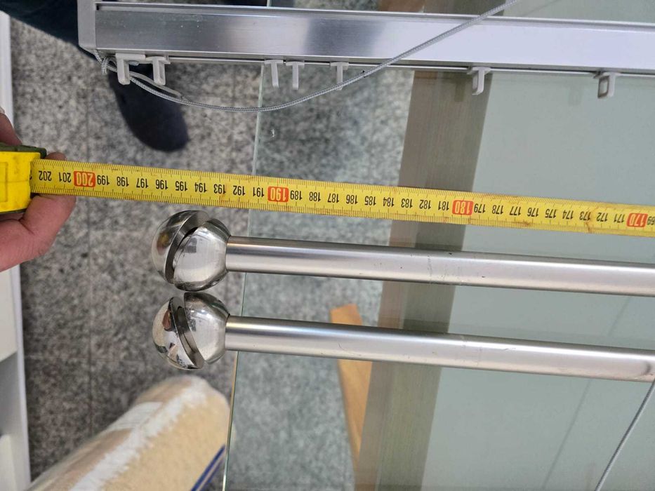 1 par de cortinas cinza de argolas