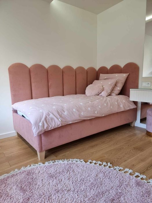 Łóżko tapicerowane narożne biszkopty dla dziewczynki panele na wymiar