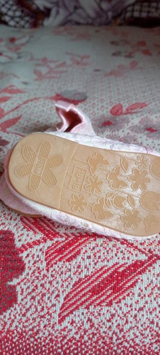 Рожеві босоніжки (балетки)