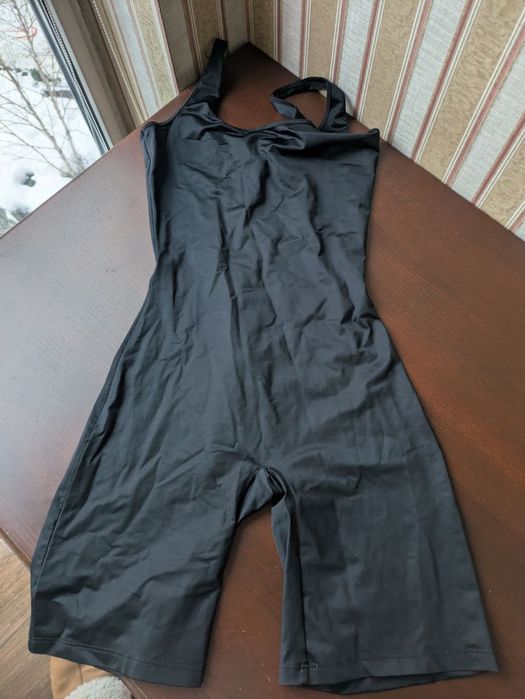 Моделювальний короткий комбінезон  Tezenis, стан нового. Розмір S