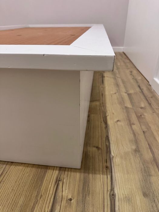 Cama lacada em branco