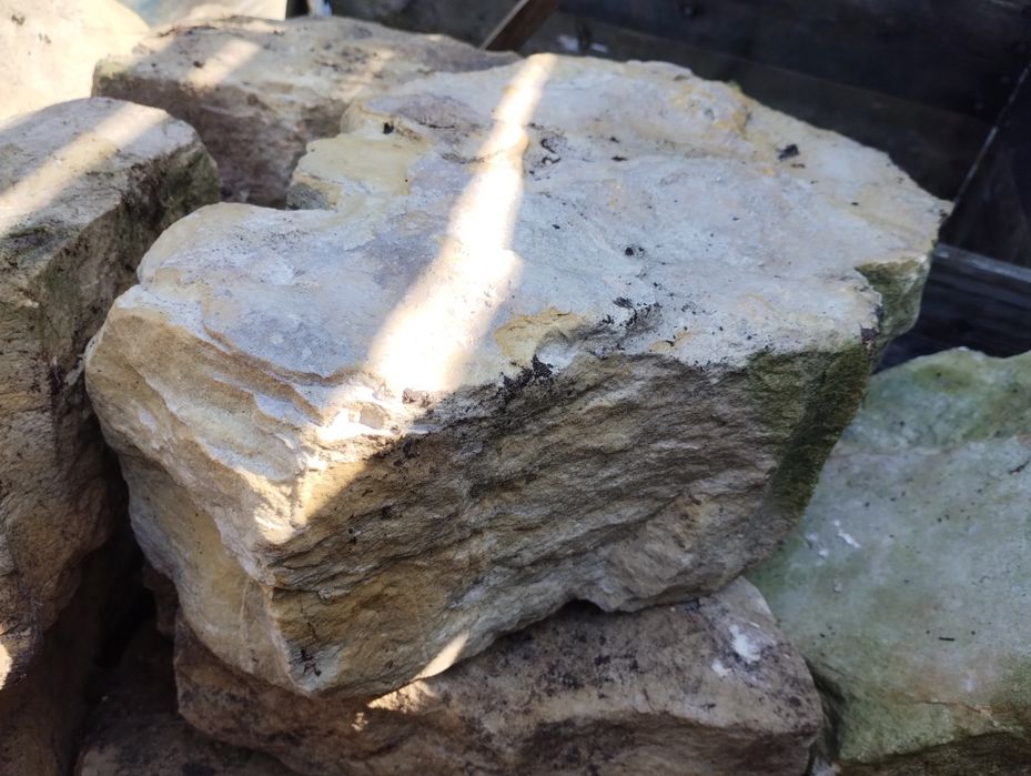 Piaskowiec bloczki ok 3 ton kamień ogrodowy