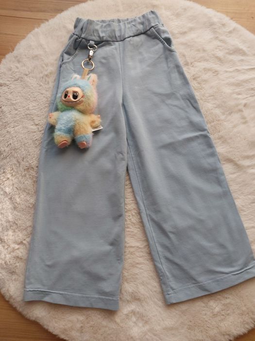 Szwedy dresowe z zawieszką