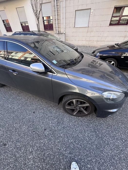 Volvo v40 r-design D2 — photo 3
