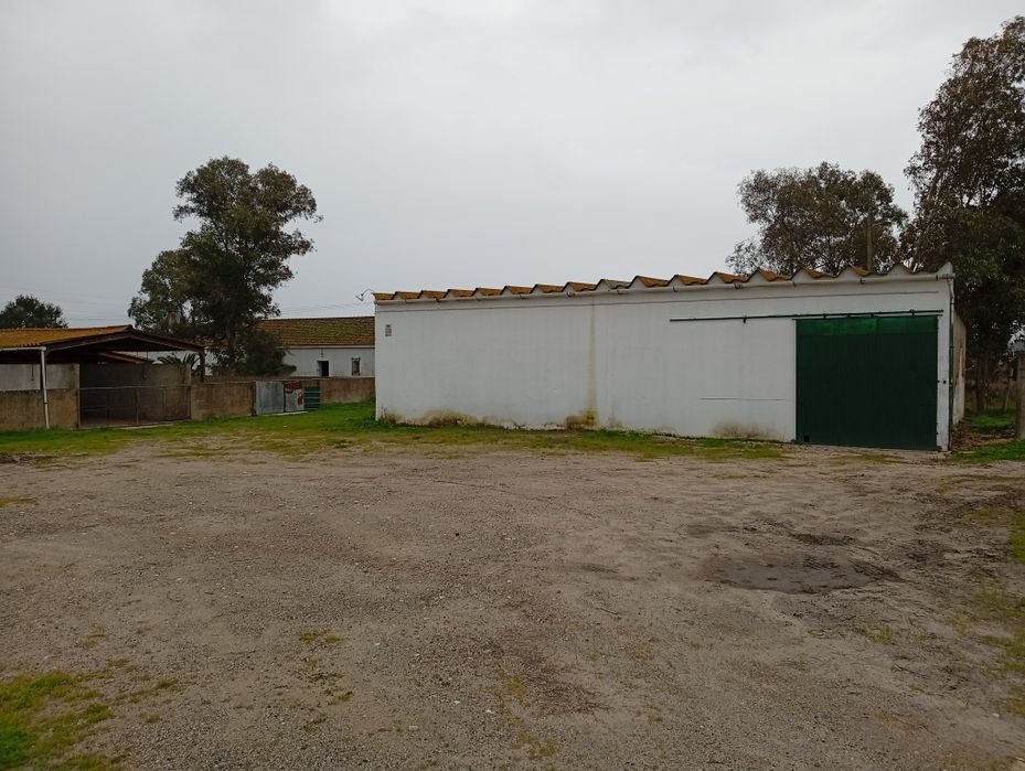 Armazém e Espaço Exterior