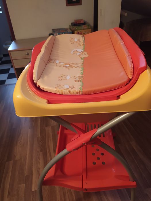 Fraldario com banheira