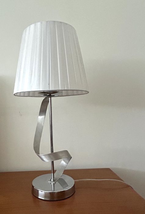 Candeeiro com lâmpada