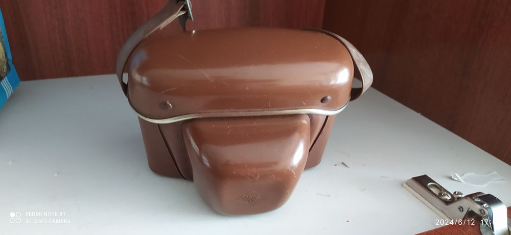 Máquina fotográfica Agfa Isoly vintage com flash Braun