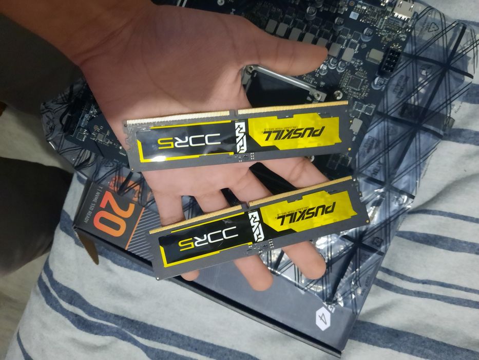 Placa mãe  A620M-E MSI com 16gb ram(2x8) ddr5 5600 mhz