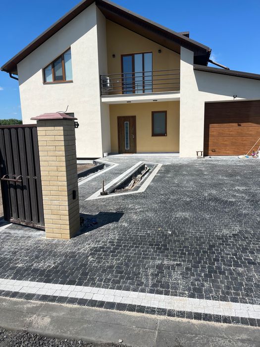 Професійне вкладання бруківки