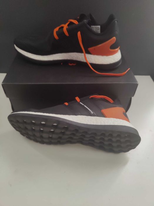 sapatos yeezy novos