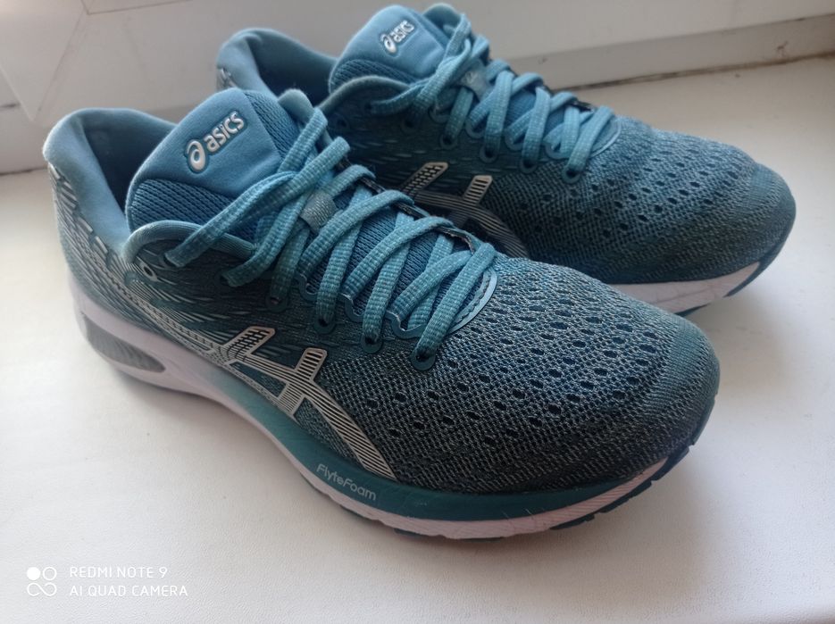 Кооссовки Asics   р - 39