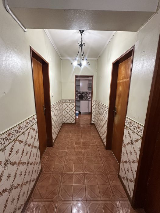 Areenda-se Quarto P casal  - 5 minutos da estaçao de forros de Amora