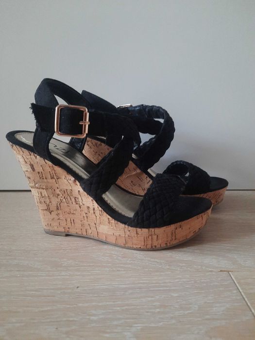 Zjawiskowe sandały czarne zamszowe włoskie Linzi 38