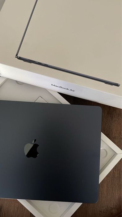 Продам MacBook Air 13.6” Apple M4 | 16GB / 256GB | Sky Blue