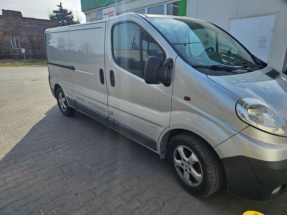 Opel Vivaro  Renault trafic. Vivaro. AUTOMAT  long 2×drzwi hak klima. 2.5 diesel