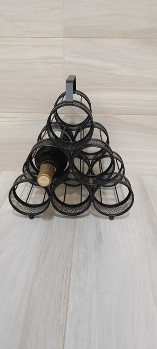 Suporte preto, portátil e decorativo, para destacar 6 garrafas!