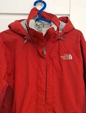 kurtka trekingowa przeciwdeszczowa lub do noszenia na co dzień