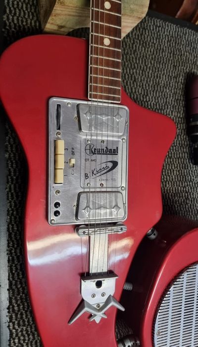 Guitarra Rara Wandre Bikini