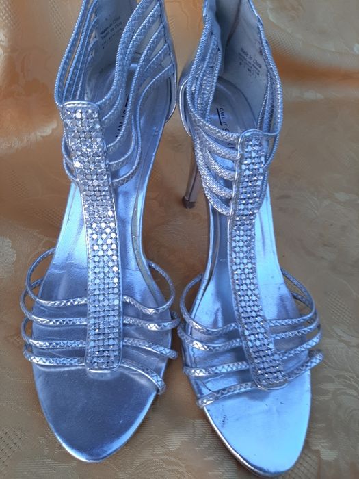 Srebrne sandały na obcasie