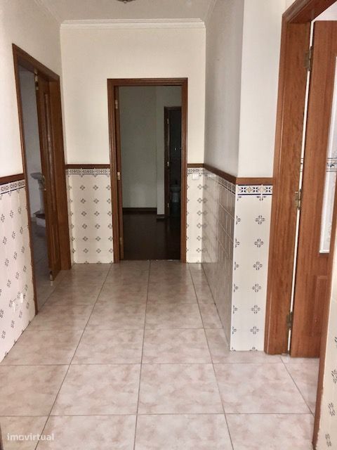 Apartamento T3 com garagem e terraço em Leiria