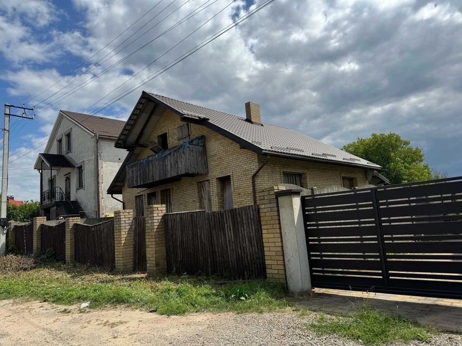 Незавершений будинок та земельна ділянка 6 сот., м. Дубляни