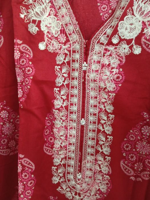 Tunica vermelho em medio