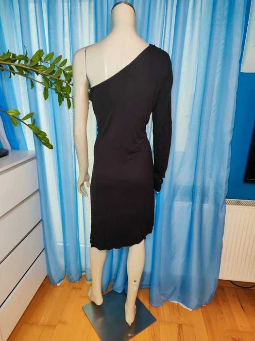 Czarna asymetryczna sukienka na jedno ramię – cekiny, rozmiar 38/40 (9)