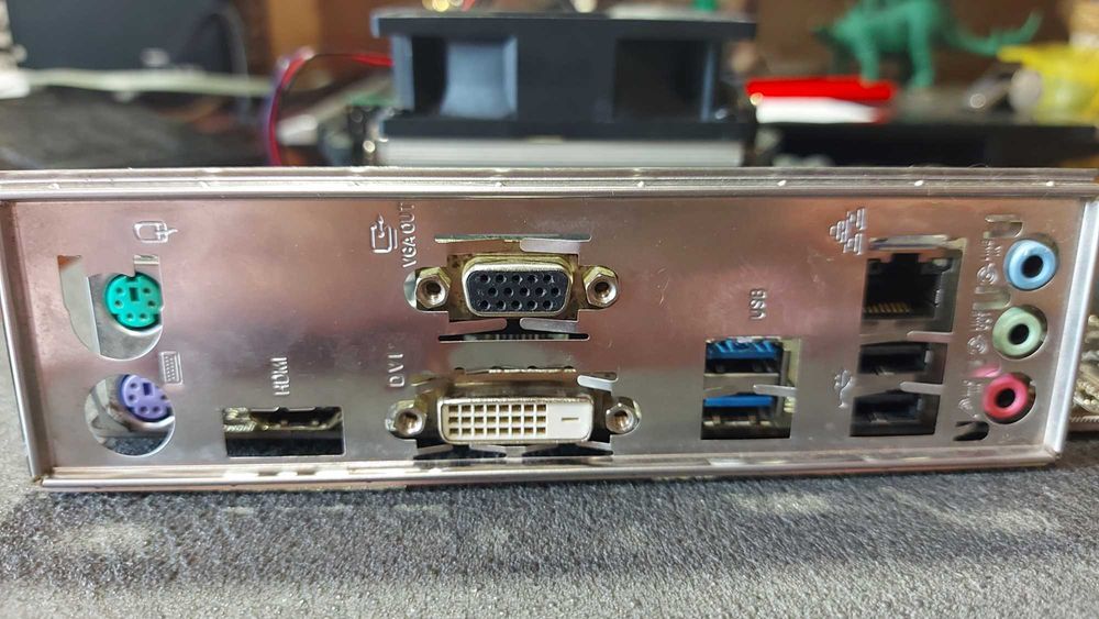 Производительный комплект Asus A68HM-PLUS AMD A8-5500 4 ядра 8Gb RAM