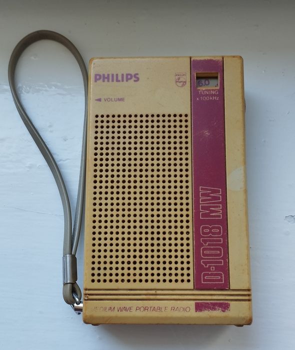 Вінтажне радіо, Ретро радіо Philips D-1018 MW