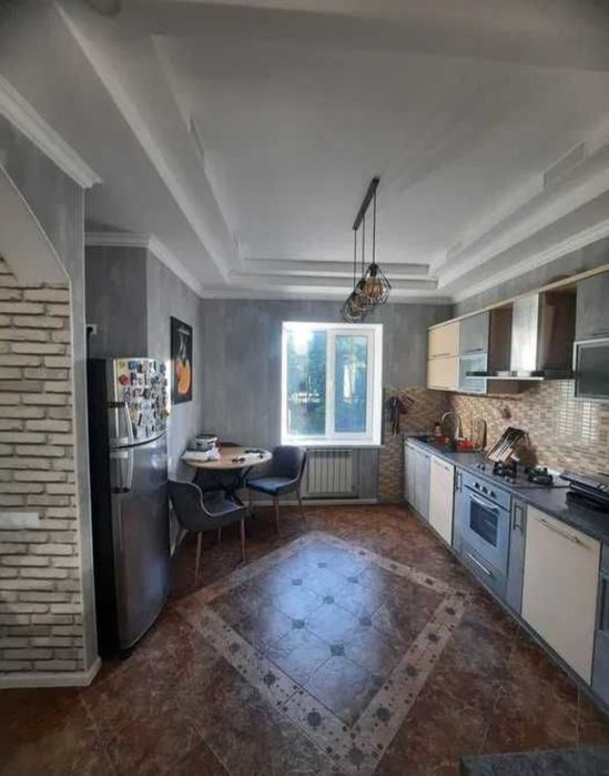 Продаж будинку центр міста