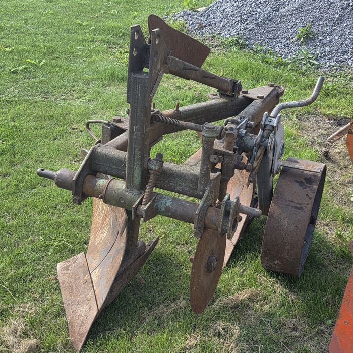 Плуг 2 корпусний Польський