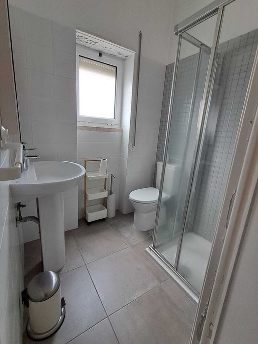 Quarto em apartamento na Rua do Pisão