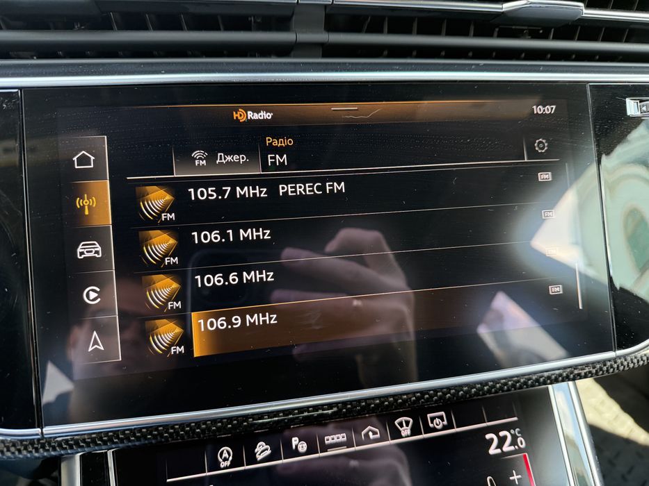 Біла Audi SQ8 2021