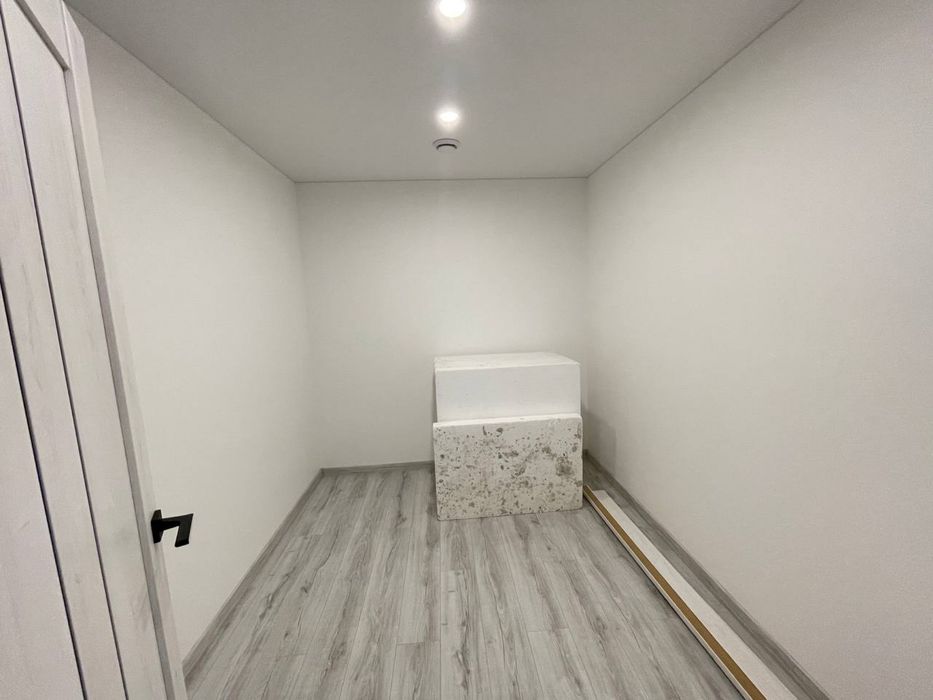 Просторий будинок, з великою земельною ділянкою, дмитро