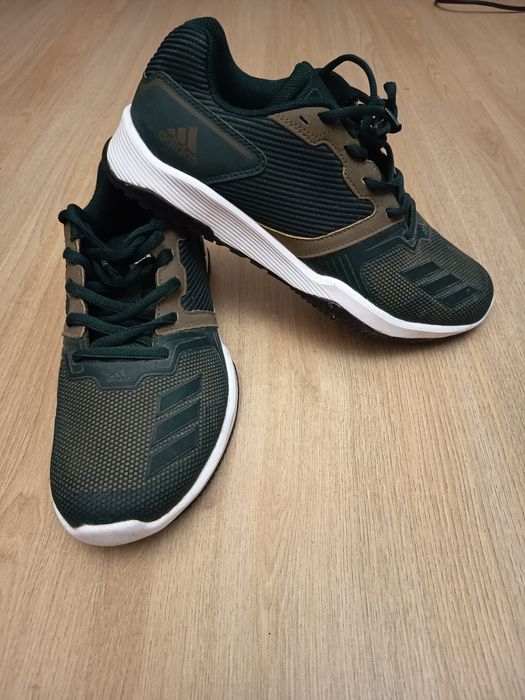 Tênis Nike pretos .