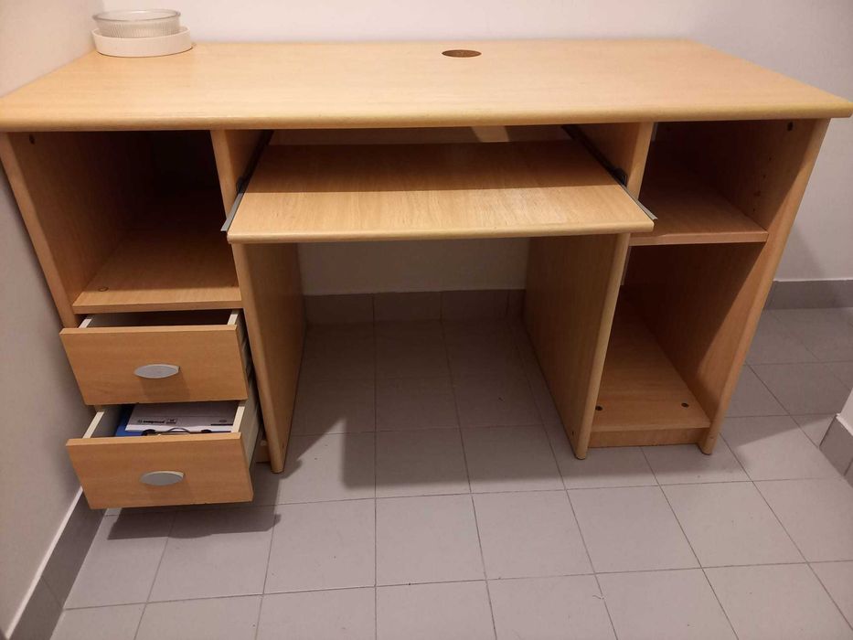 secretária em ótima condição