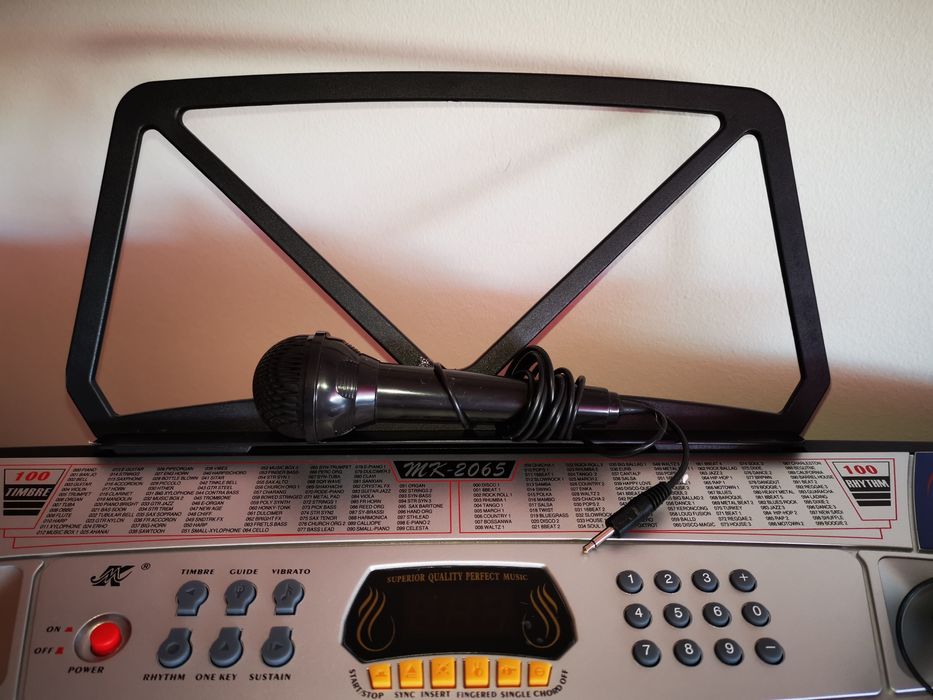 Piano/órgão pouco uso