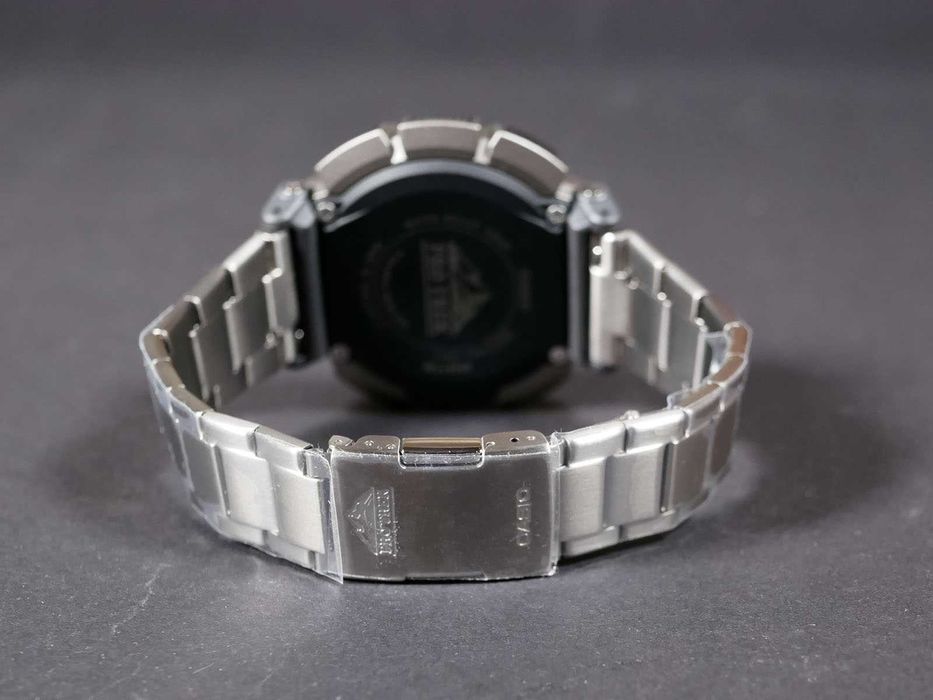 С компасом Casio PRG-340T-7 Titanium ProTrek