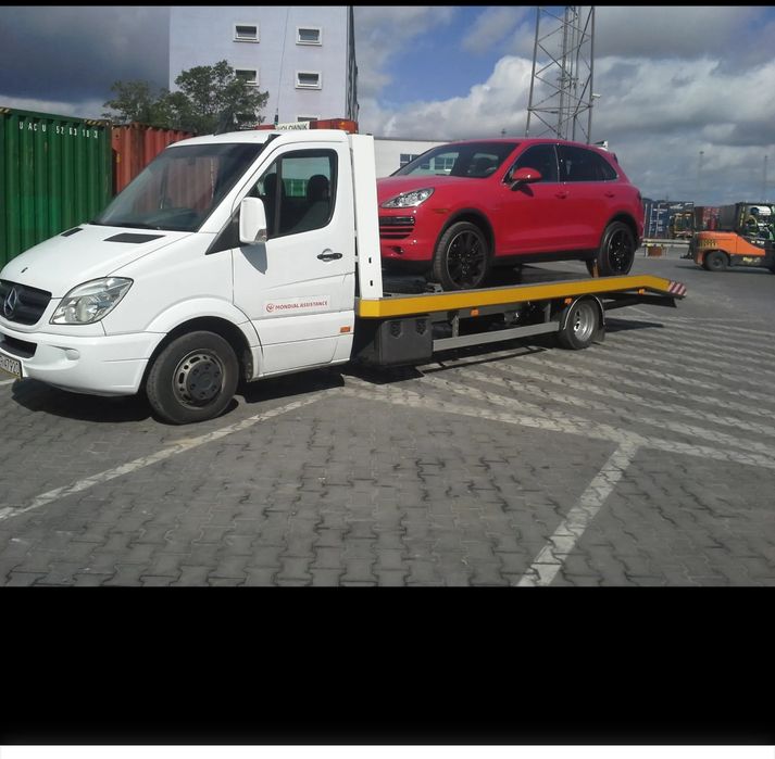 Holowanie laweta pomoc drogowa auto pomoc transport