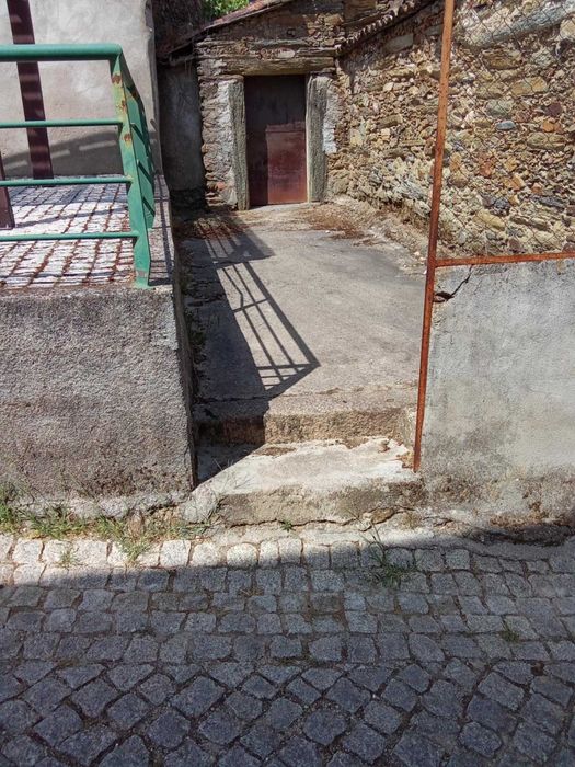 Casa de xisto com quintal