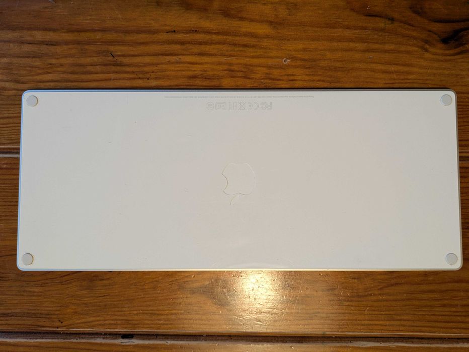 Apple Magic Keyboard em bom estado
