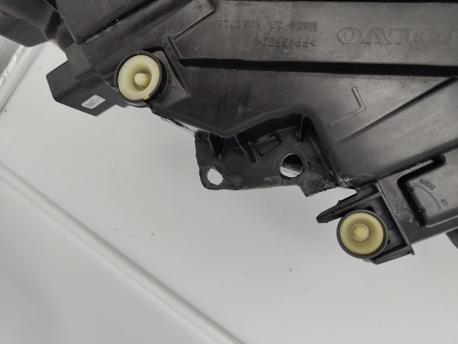 Volvo XC40 lift lifting lampa base LED lewa