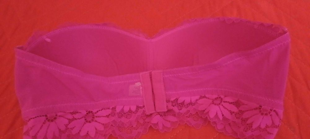 Cai cai rosa choque em renda