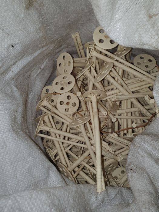 sprzedam kołki do styropianu