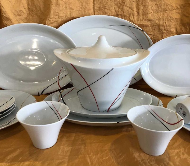 conjunto de peças de mesa em porcelana da spal, coleção "la folie"