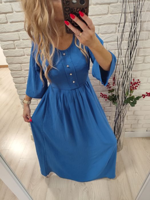 Długa niebieska sukienka M