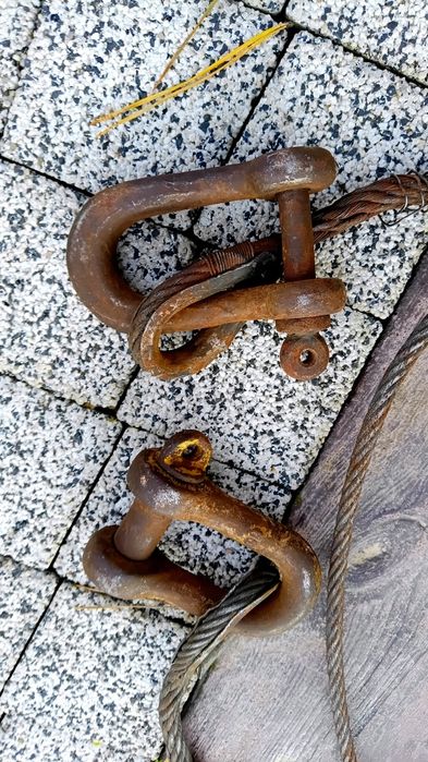 Gruba lina stalowa zaczepy