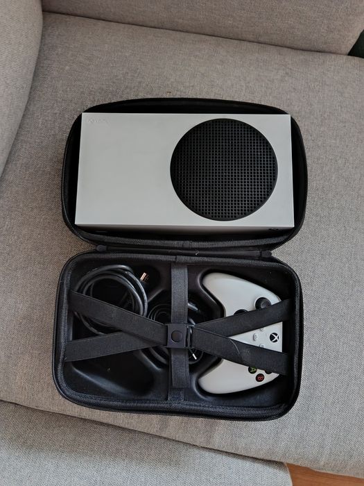 Xbox series s • pad do gry • bateria wieloużytkowa  • case do przedmiotów